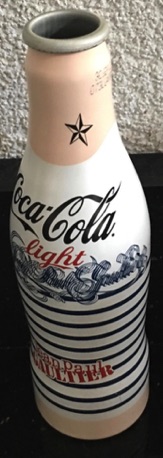 P06024-1 € 2,50 coca cola ALU flesje leeg Jean Paul Gaultier blauw wit getreept